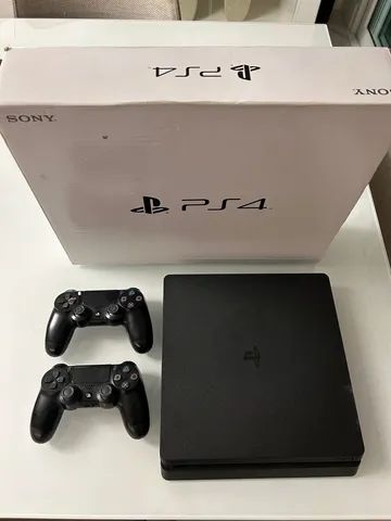 Console Ps4 Slim 1tb Console Playstation 4 + 2 Controles + 2 Jogos