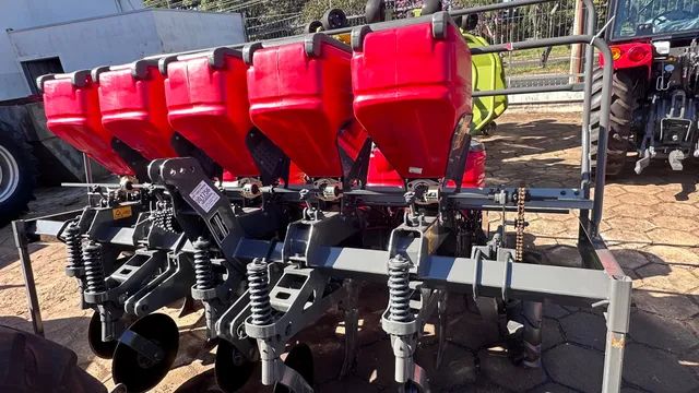 Plantadeira Massey Ferguson 5 linhas agco  - Foto 2