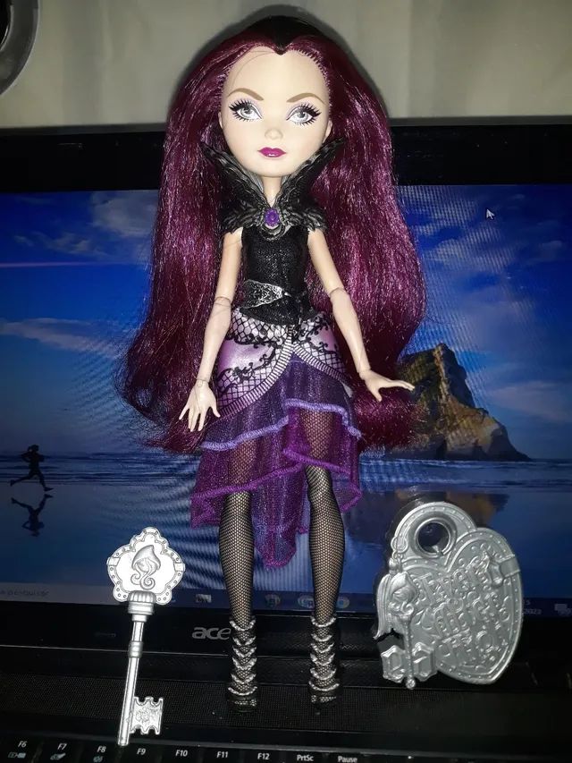 Boneca Ever After High Apple White Praia Encantada