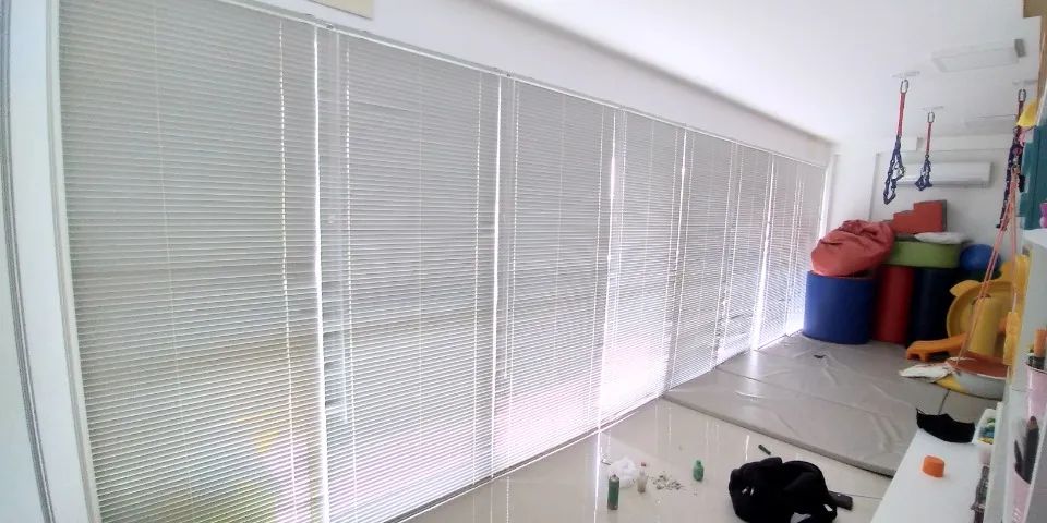 CONSERTO E MANUTENÇÃO DE PERSIANAS & CORTINAS - Foto 5