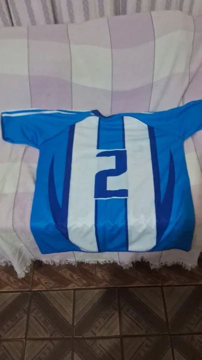 Jogo de camisa uniforme de time futebol semi novo usada duas vezes em jogos de fim de ano - Foto 4