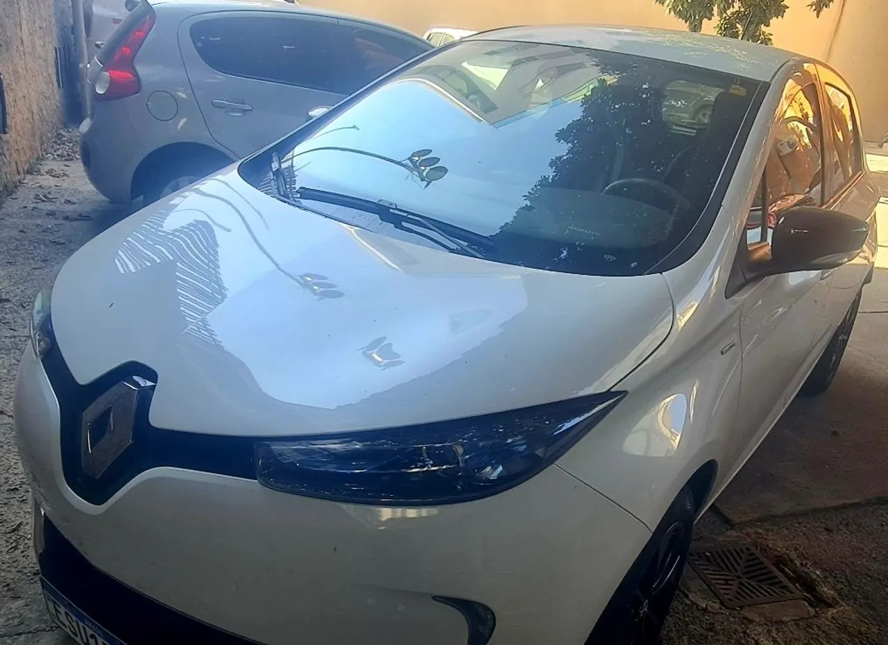 Side wind deflectors Dark compatible with Renault Zoe 2013 Side wind deflectors Dark compatible with Renault Zoe 2013