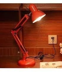Luminária de mesa vermelha com garra para fixar - Foto 2