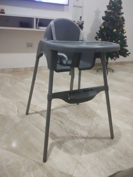 Cadeirão de bebê semi-novo 