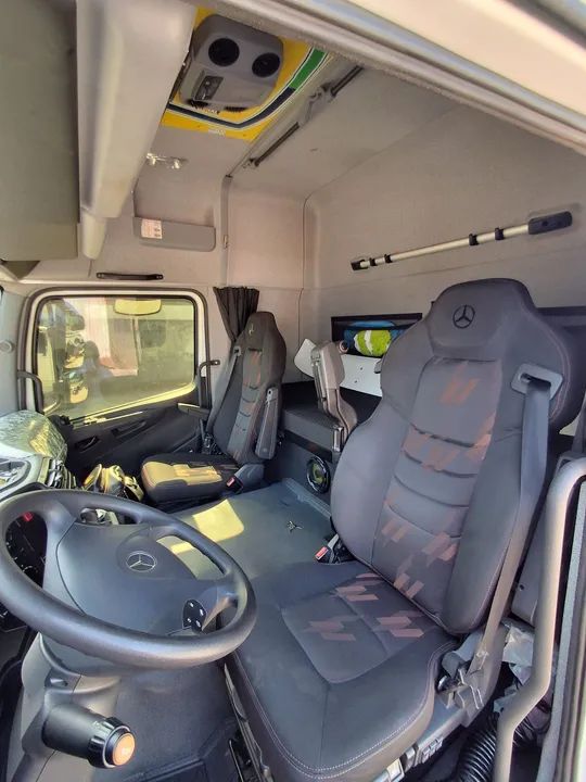 Caminhão Mercedes-Benz Axor 1933 4x2 - Foto 2