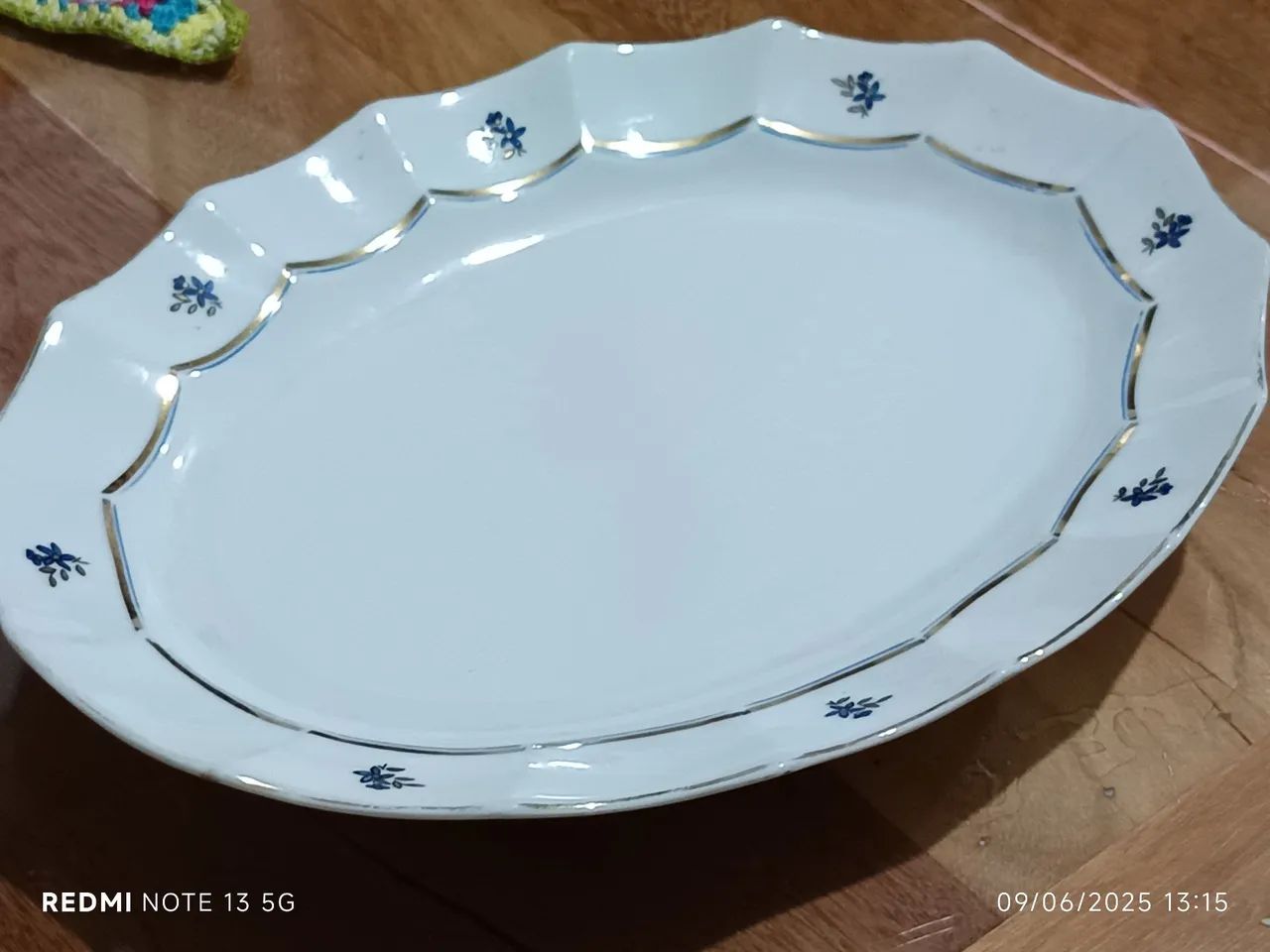 Travessa Oval  Portuguesa, 1950, Decorada com Detalhes Florais - Foto 2