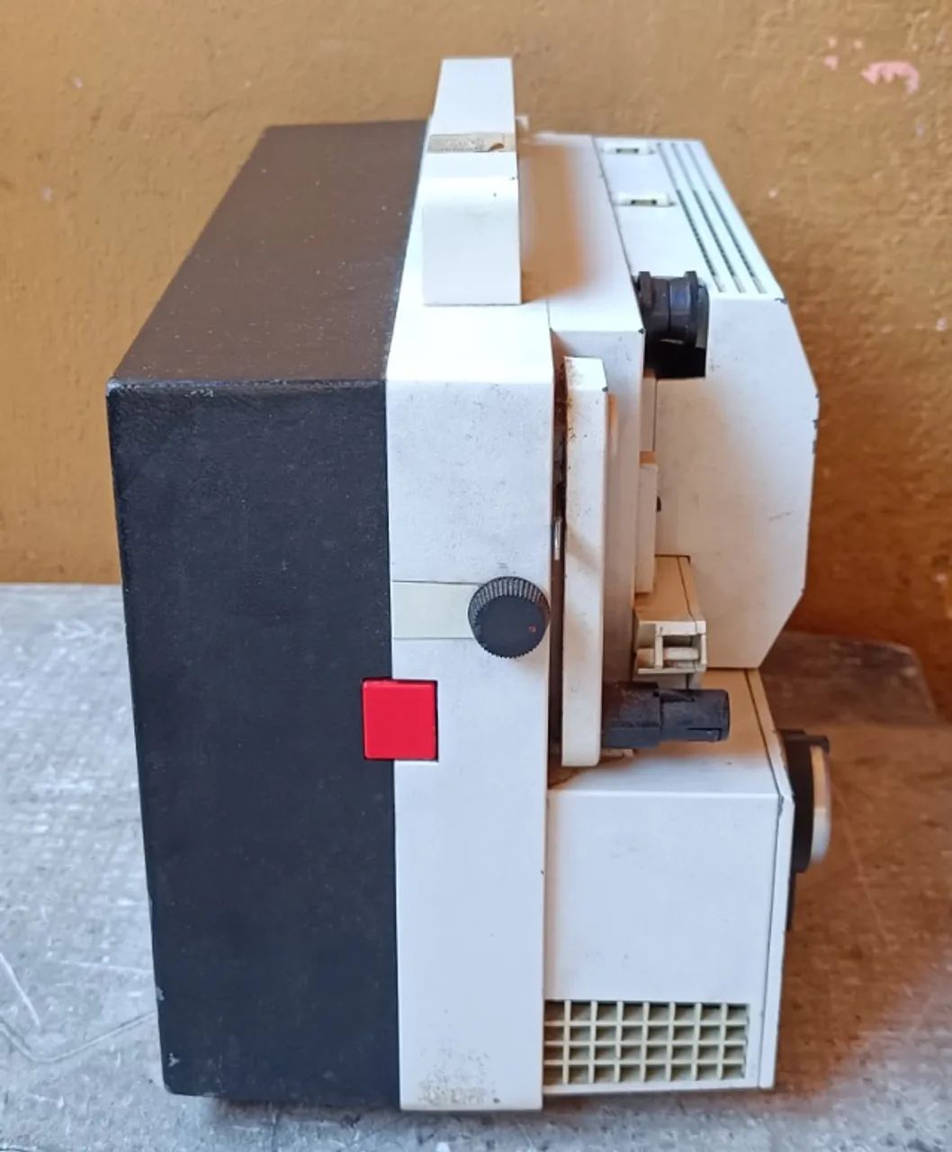 Projetor Antigo Made In Austria Eumig Mark S810d Funciona - Foto 4