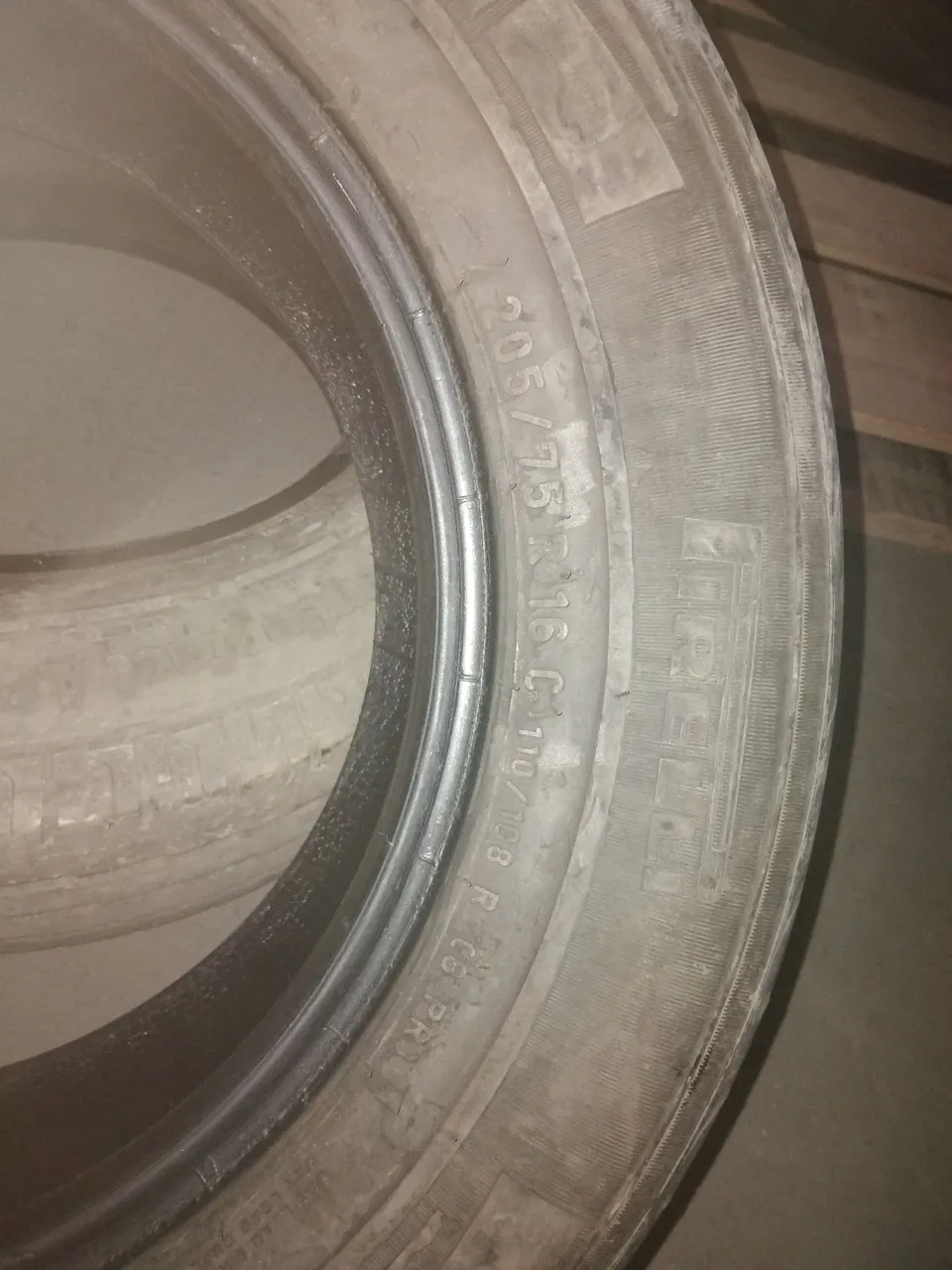 Pneu Pirelli 205/75 R16