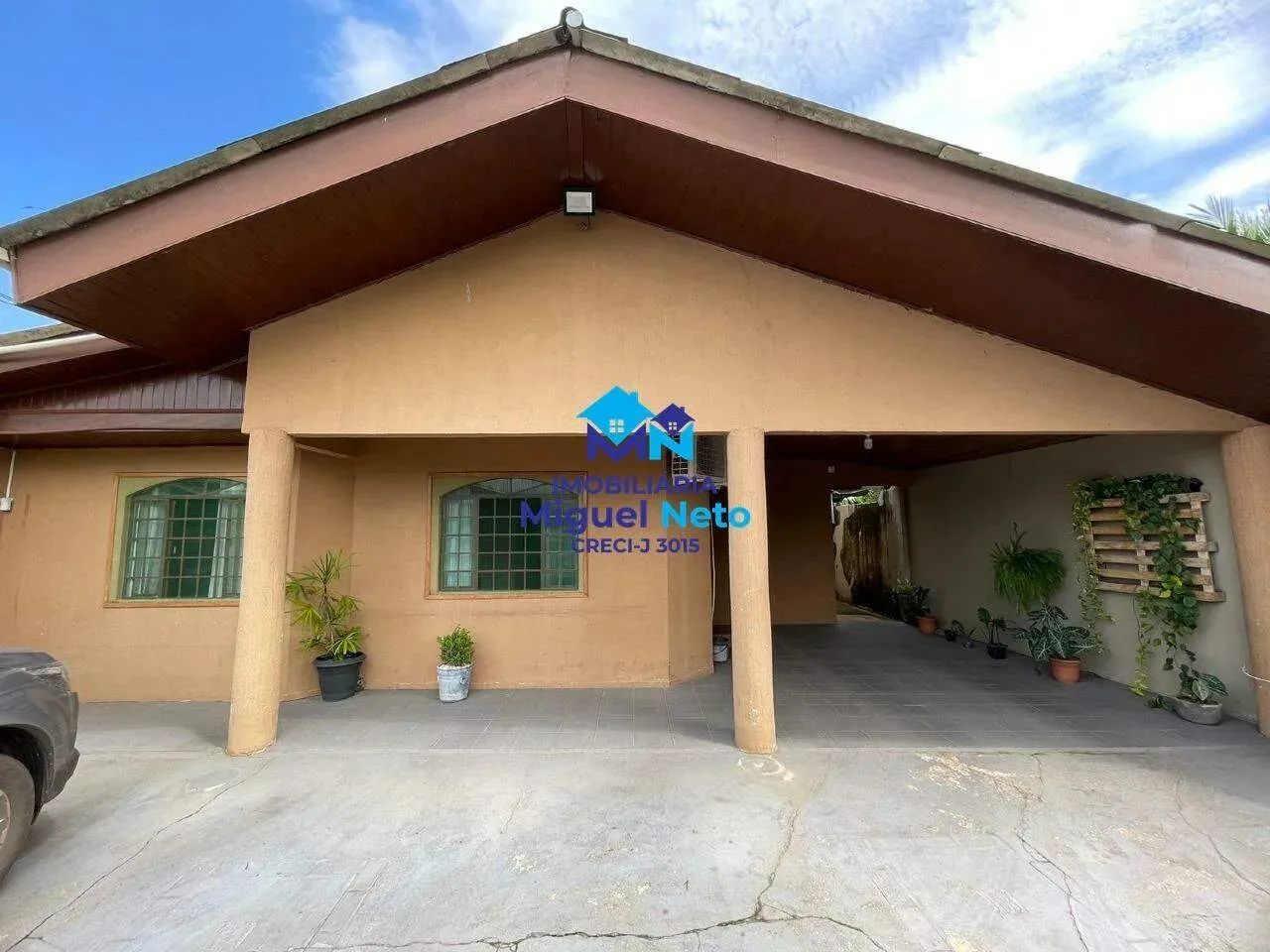 CASA TÉRREA COM 03 QUARTOS E EXCELENTE LOCALIZAÇÃO - BAIRRO LIBERDADE