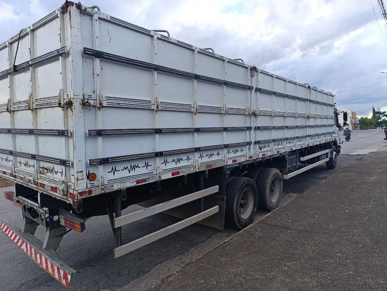 Atego Teto Alto, cabine leito - Foto 4