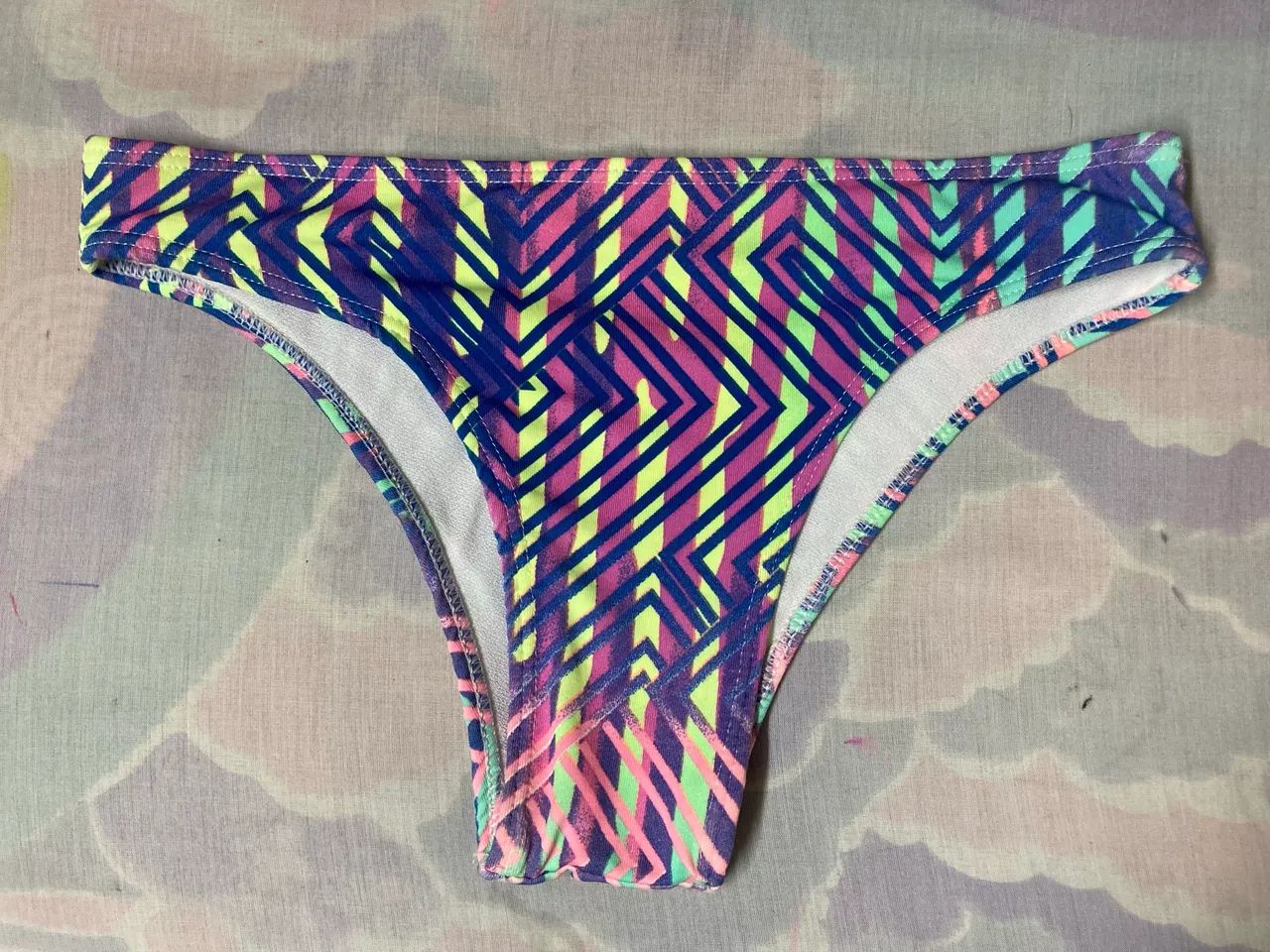 Parte de Baixo de Biquíni Estampado, Tam M