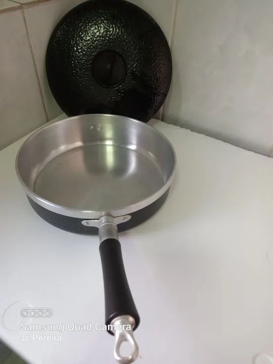 Vendo Jogo de panela grande 2 panela 1 frigideira.  - Foto 3