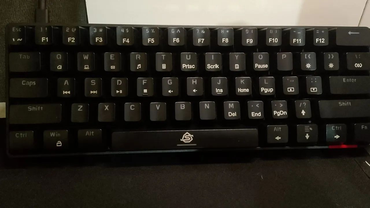 Teclado Mecânico Solid Gear Diamond 60% - Pouco Usado
