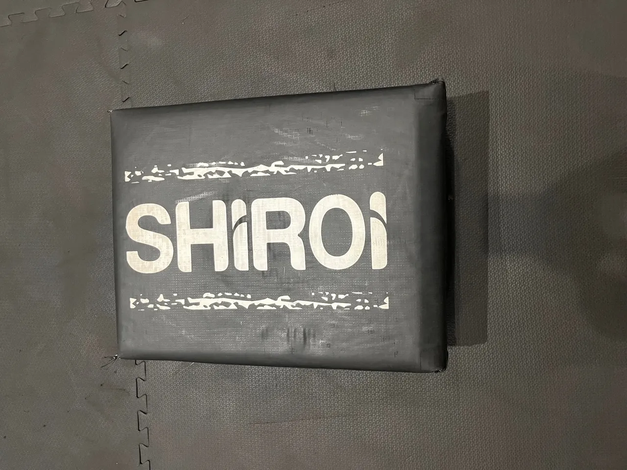 Aparador de chute Shiroi
