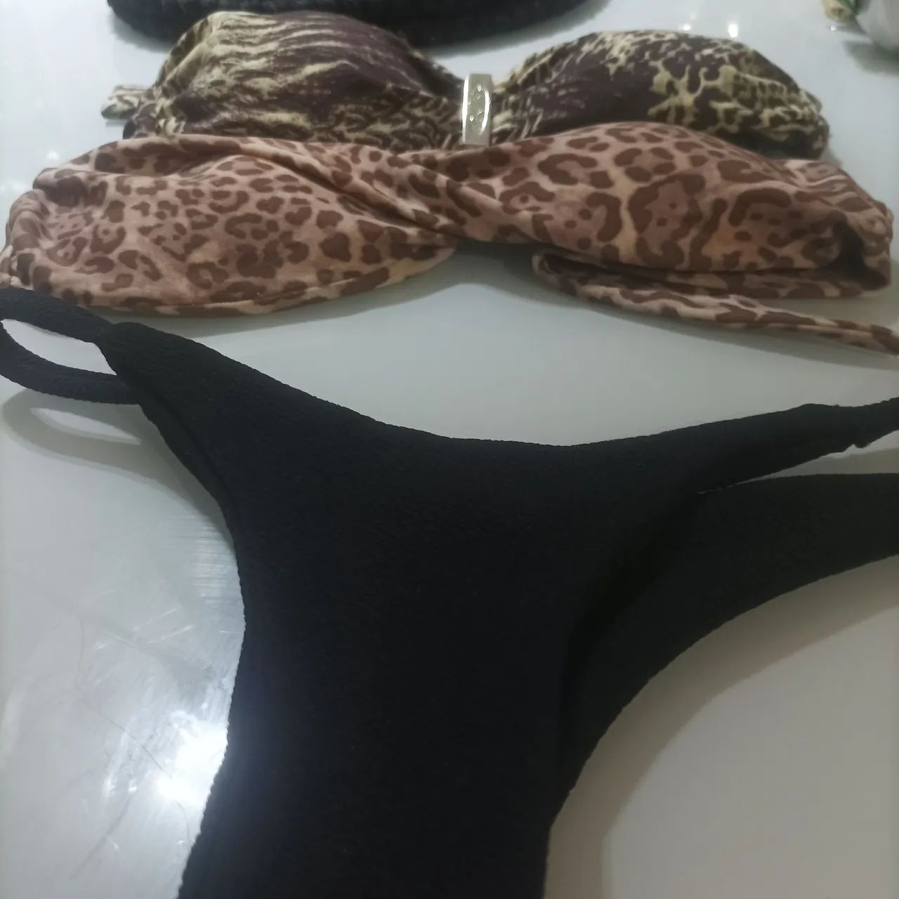Conjunto de Biquíni Preto e Animal Print