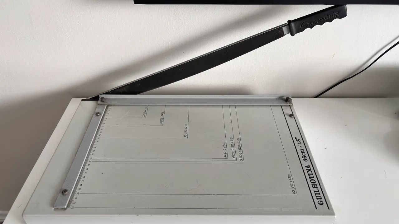 Guilhotina de Mesa Semi industrial Impecável!