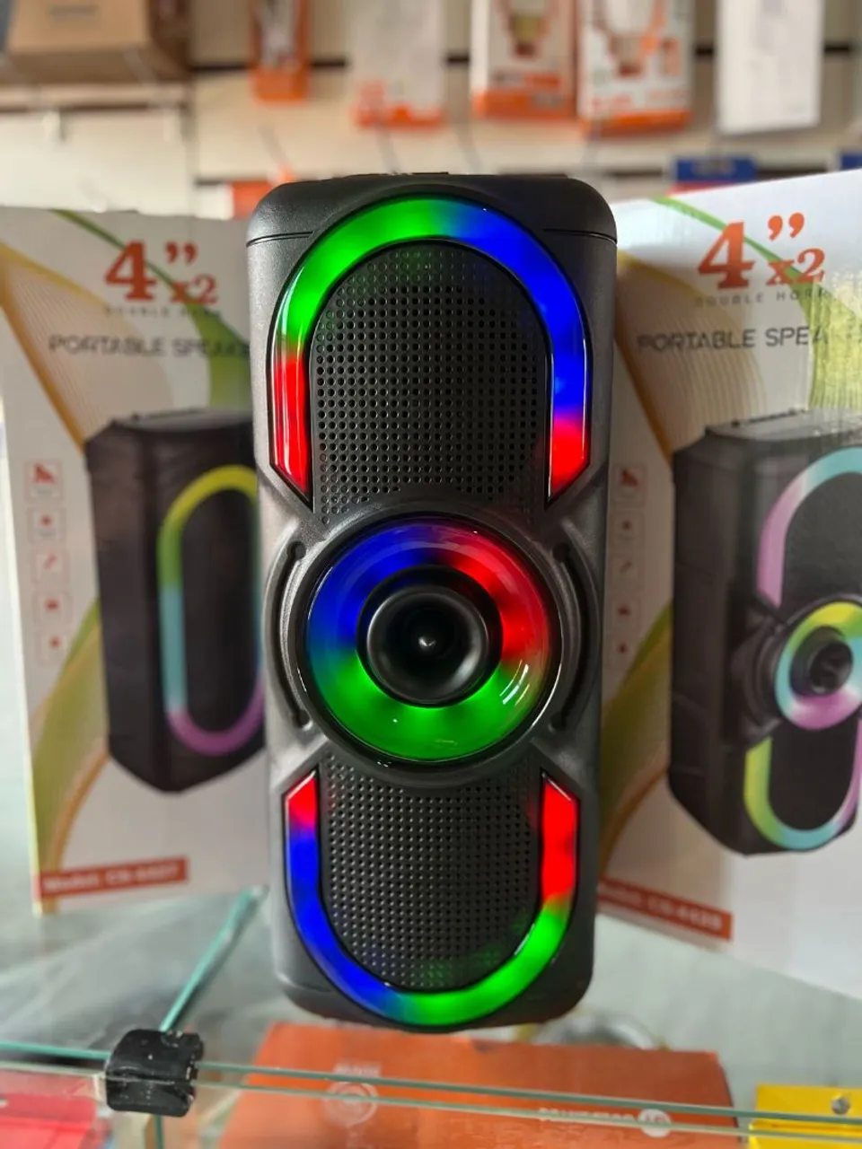 Caixa de som portátil com LED