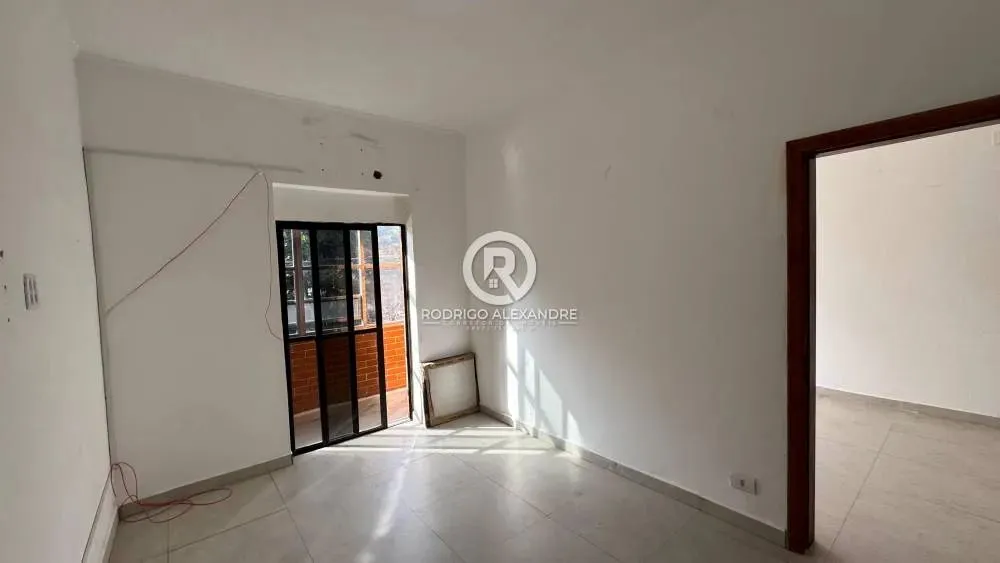 Kitchenette à Venda no Boqueirão, Praia Grande - R$ 230.000 com Garagem e Segurança