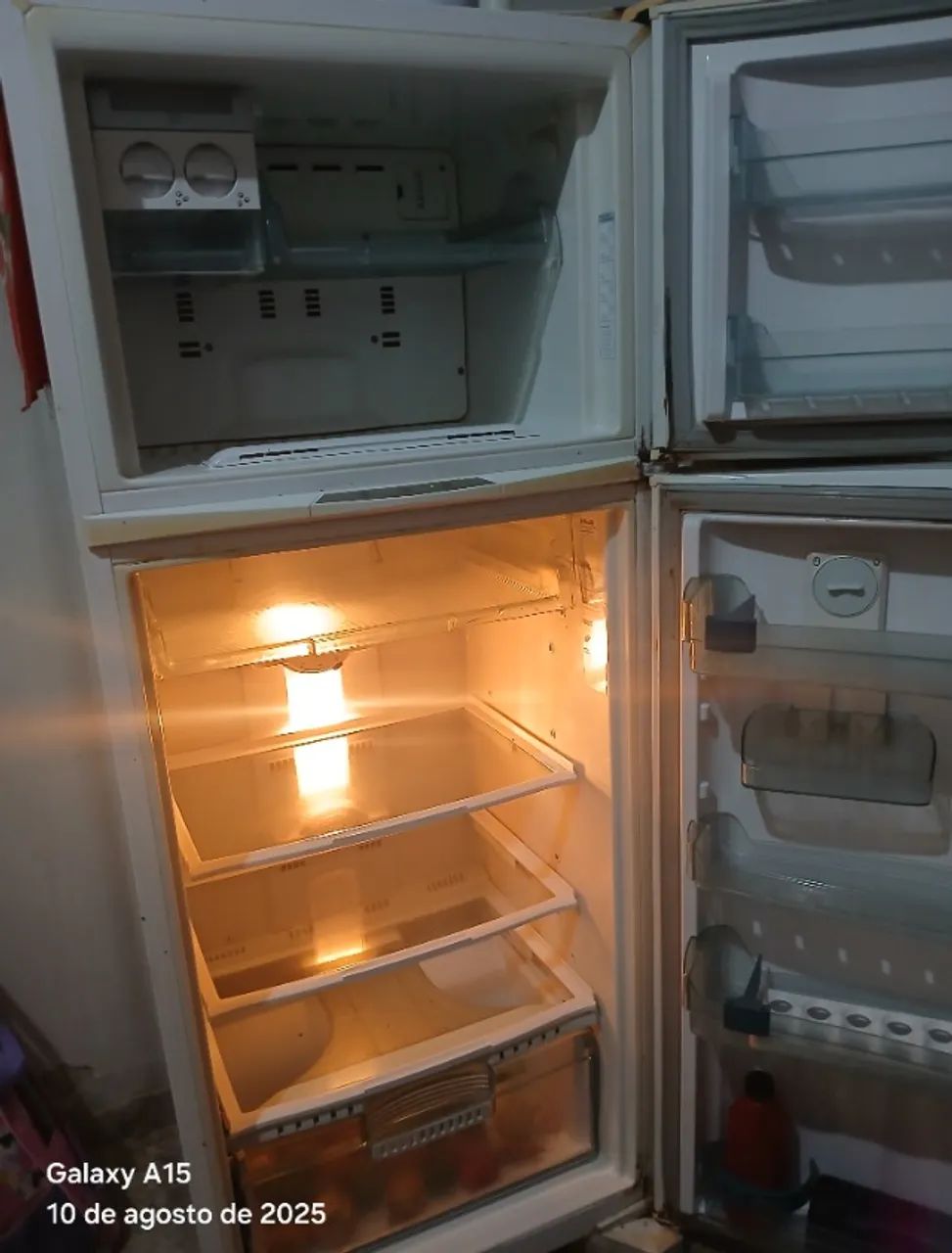 Vende-se geladeira com defeito  - Foto 5