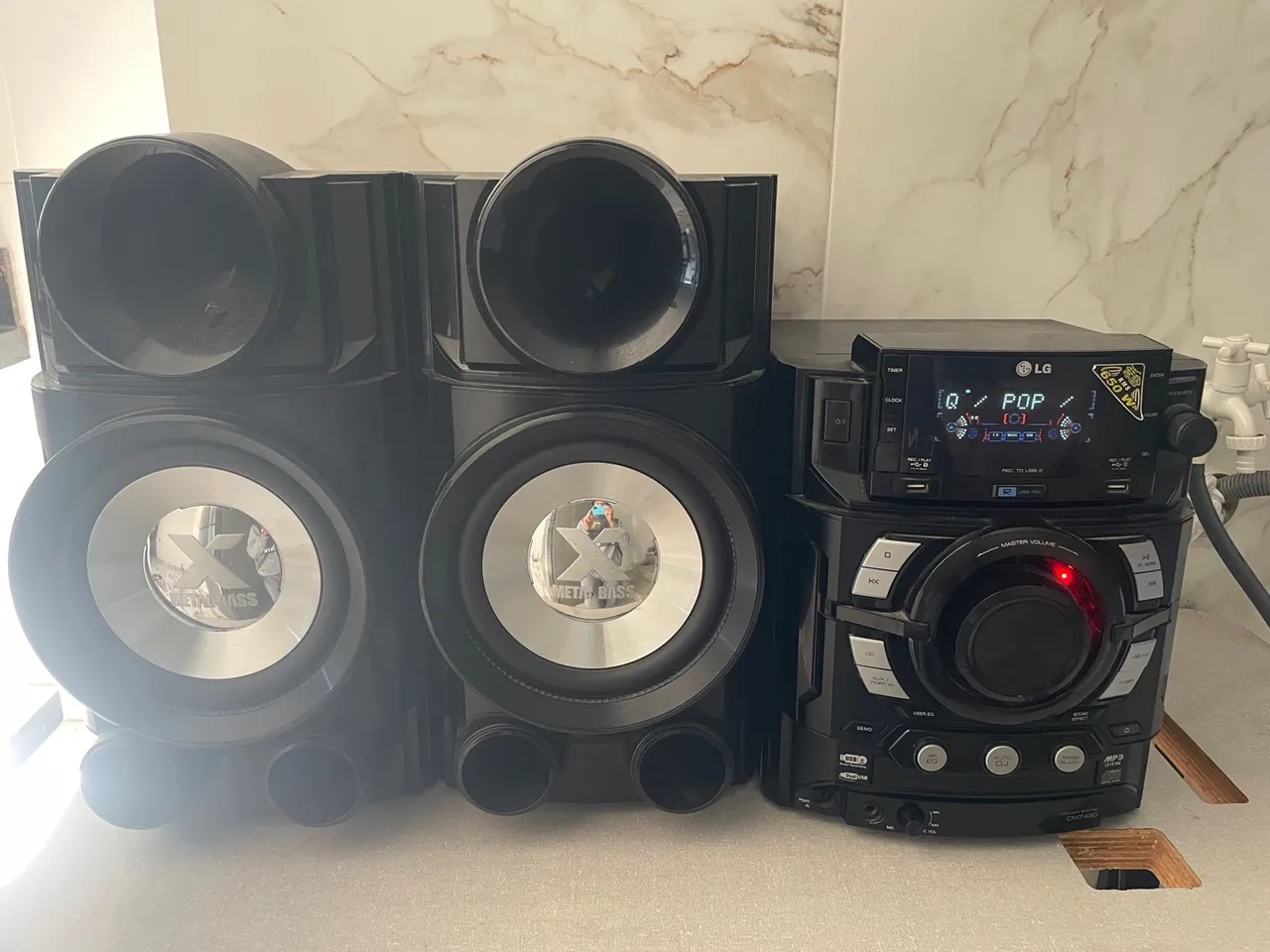 Mini System LG com Metal Bass