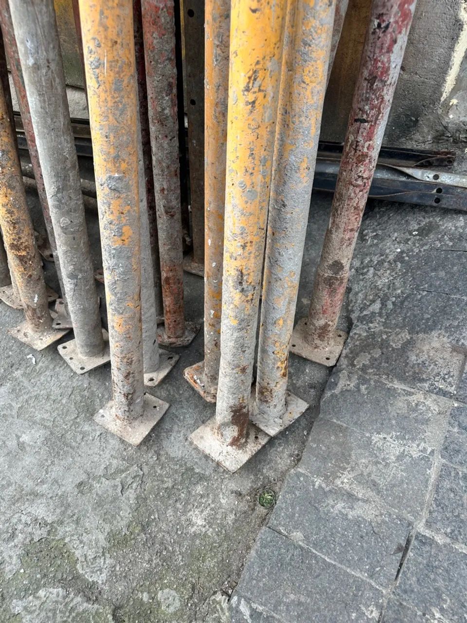 Escoras Metálicas para Construção Civil precisa de manut de 3 e 3,5 metros 