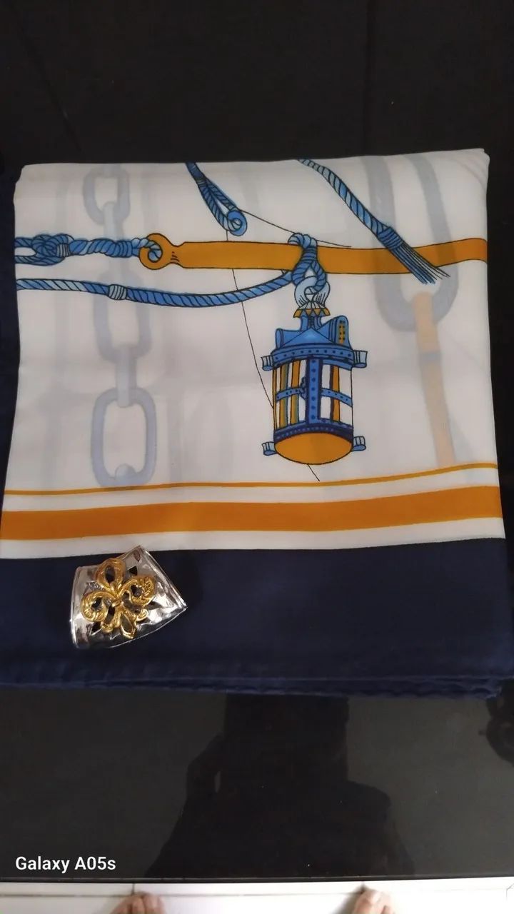 Trio de Lenços em seda Italiana: Gucci , Patricia Paris e Valentino. - Foto 2