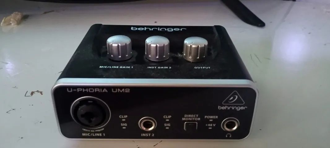 Interface de Audio Behringer Um2 64842078228481120