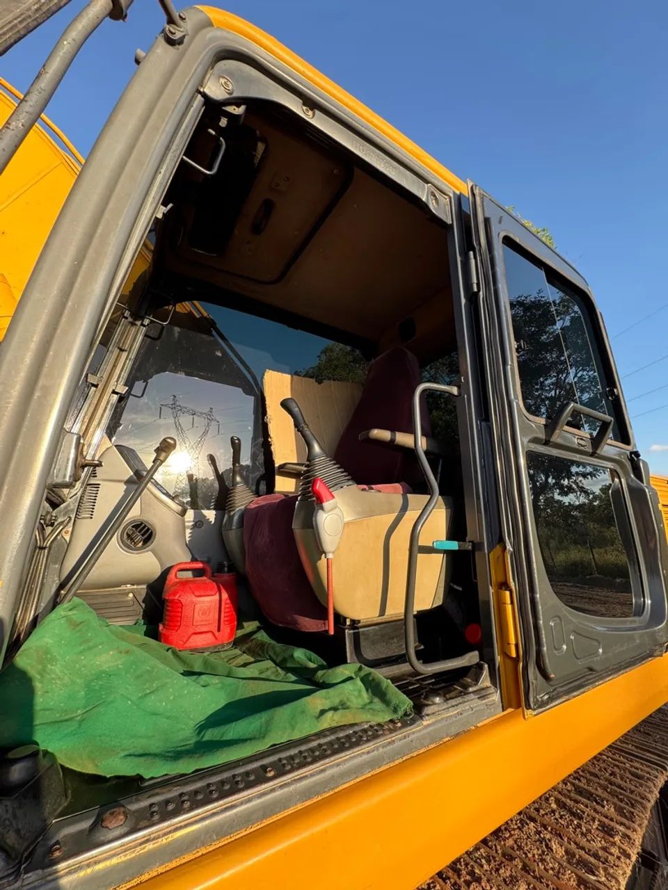 Escavadeira Hidráulica Komatsu PC200 - Foto 6