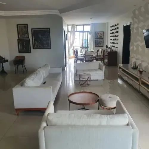 Vendo excelente e espaçoso apartamento no Ed. Delta Garden