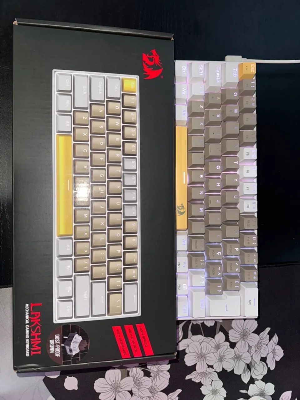 (NOVO) Teclado Gamer Redragon Lakshmi, Switch Brown, Layout 60%, ABNT2, Branco 