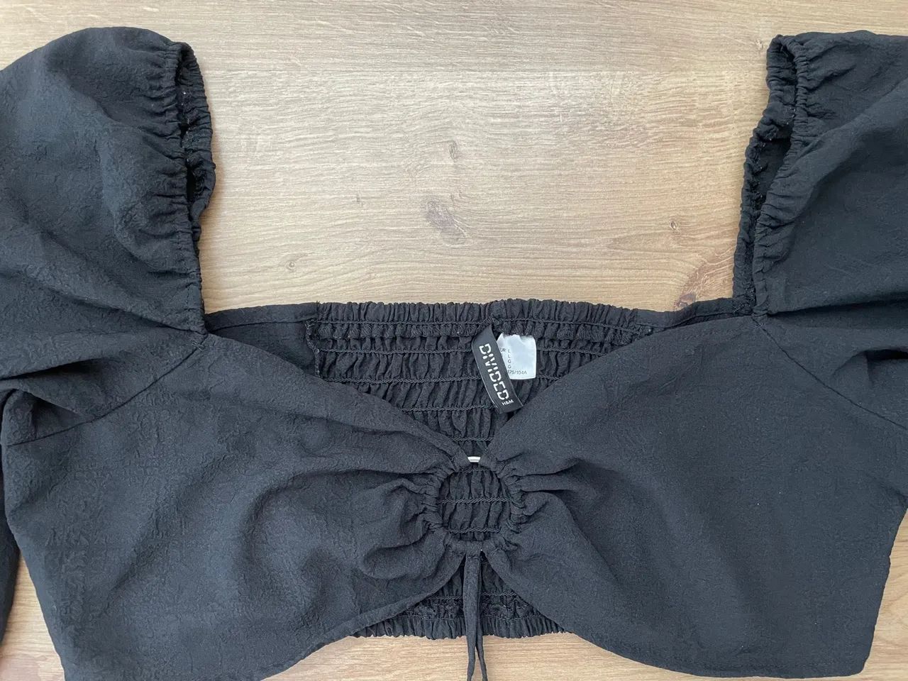 Cropped Preta com Mangas Bufantes tam M Divided - Foto 4
