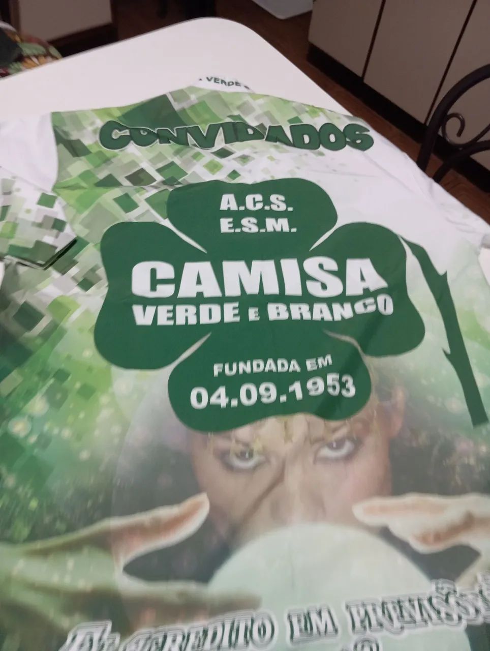 Camisa Verde e Branca - Convidados - Foto 2