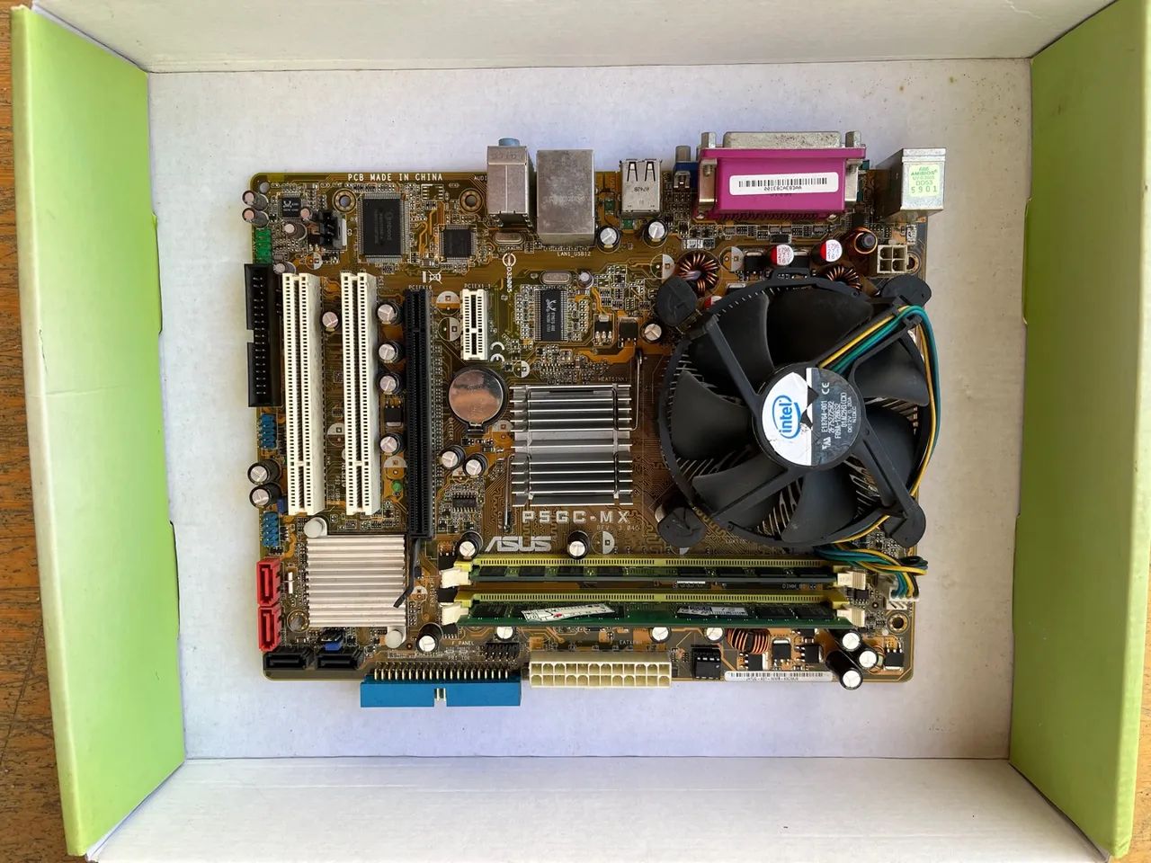 Placa-Mãe ASUS PSGC-MX - 4GB de RAM e Processador Core2Duo