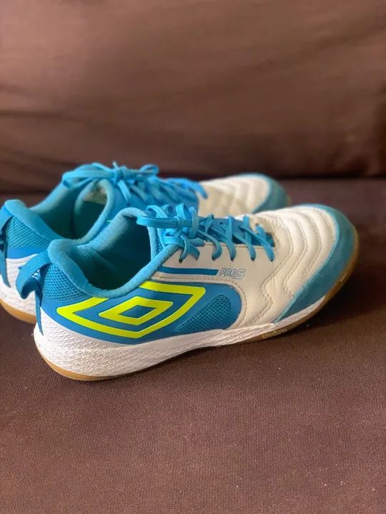 Chuteiras de Futsal Umbro Pro 5 - Tamanho 38