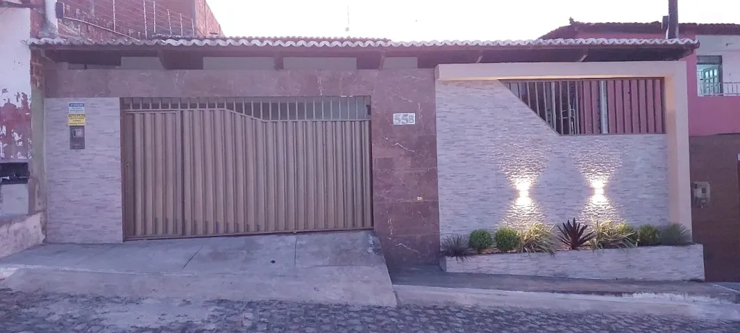Casa 2 Salas 3/4 com 180m² garagem para 5 carros