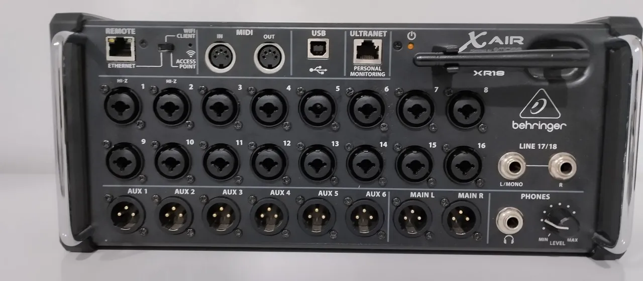 Mesa de Som Digital Behringer X AIR XR18