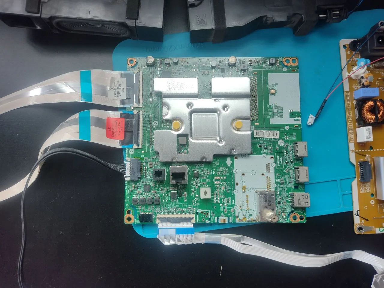 Placa principal, fonte e auto falantes TV LG modelo 55UP7550PSF