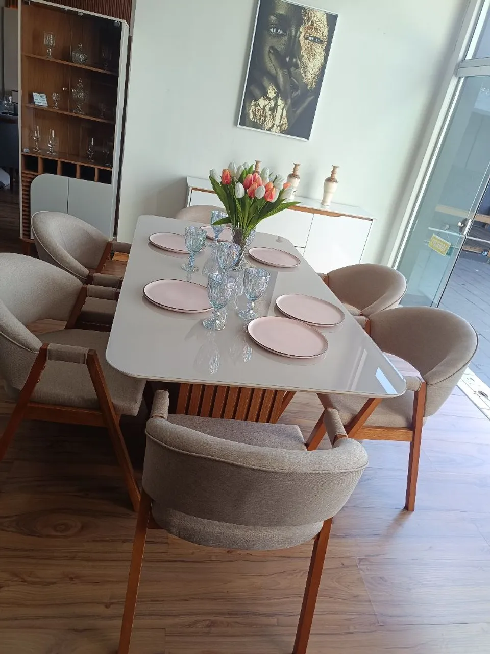 Mesa de jantar 1,70x0,90m + 6 poltronas em linho! Apenas R$ 5.999,00!