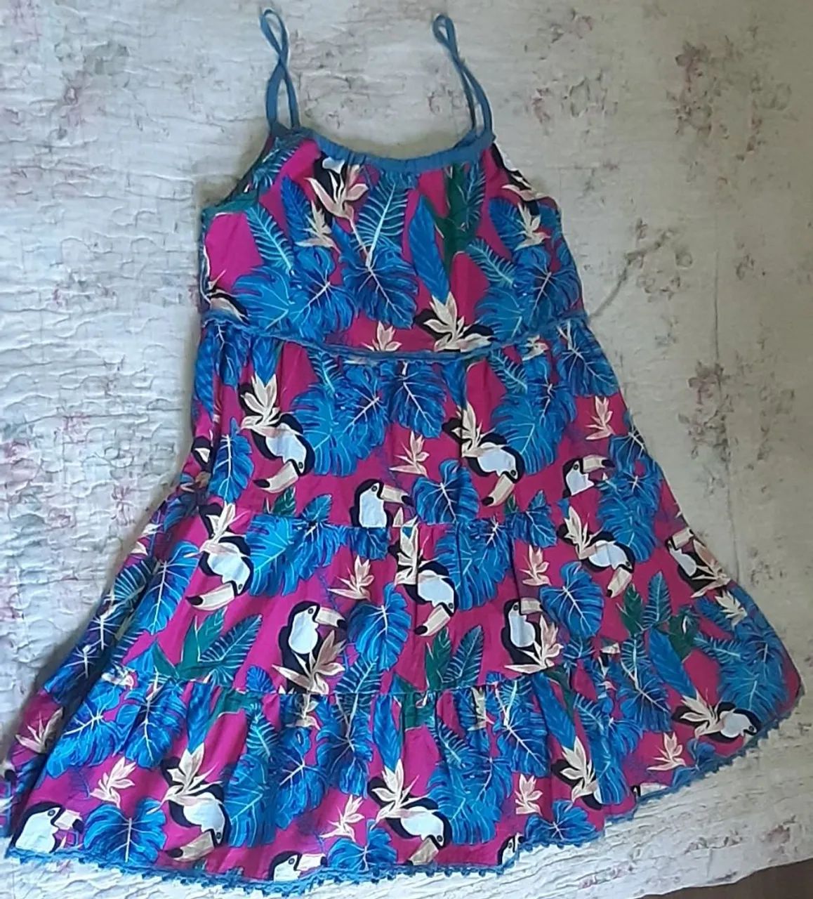 Vestido infantil floral com tucanos - Foto 4