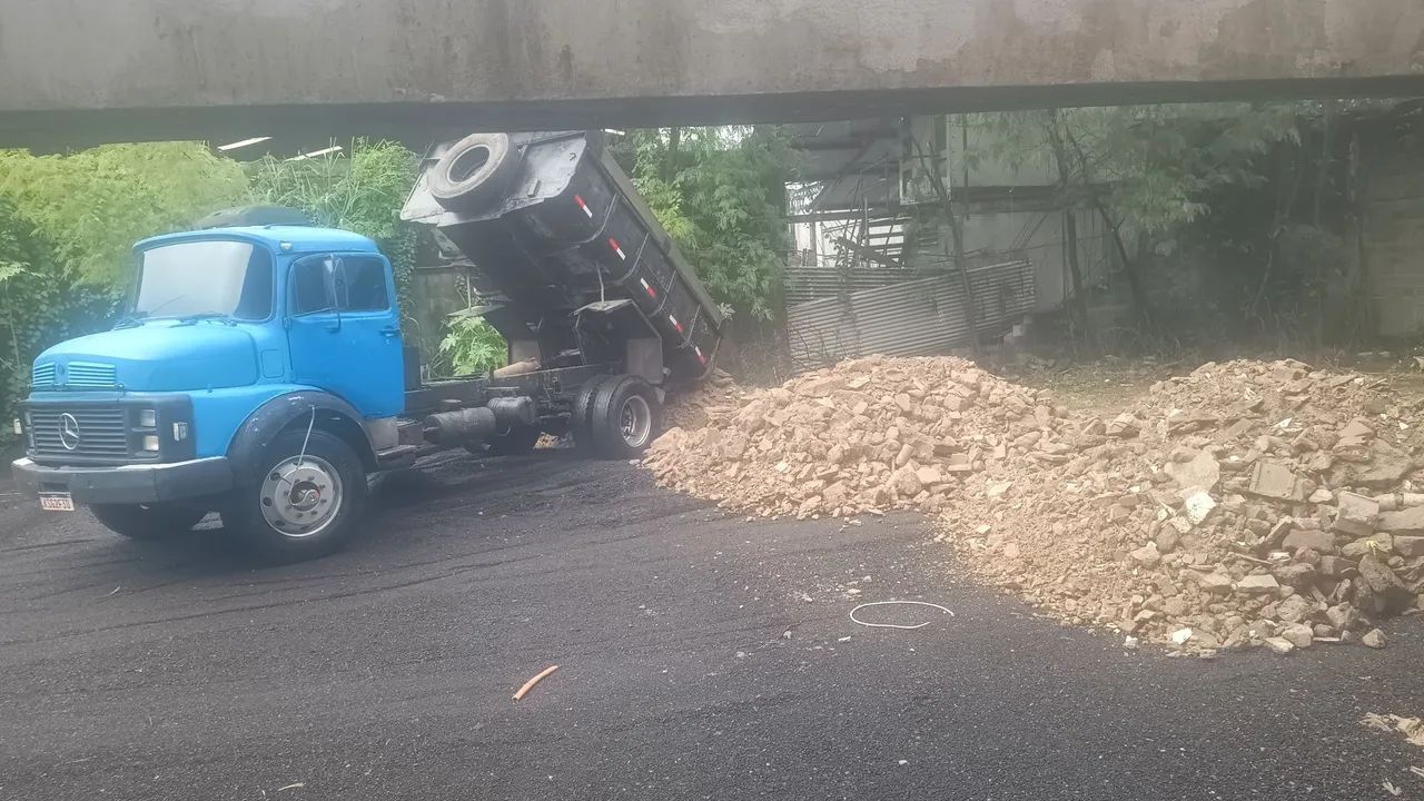 Transporte de Areia, Pedra, Barro e Entulho - Foto 5