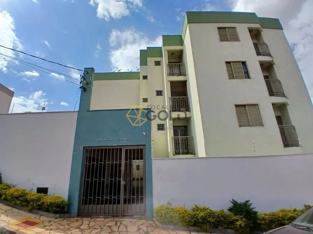 Apartamento com 2 Quartos, e sacada, proximo a Avenida Alonso Y Alonso.