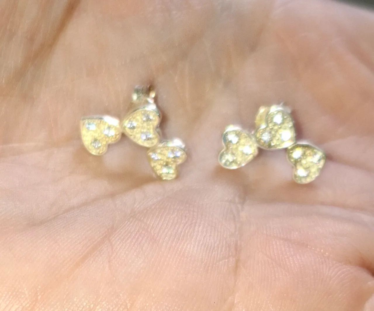 Brincos Estilo Ear Cuff Trio de Corações 