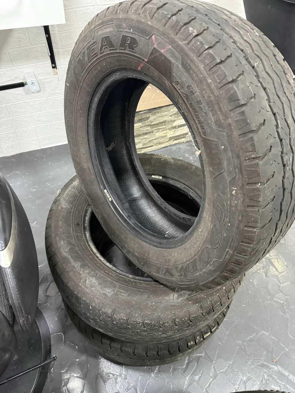 Vendo 3 pneus Aro 16 