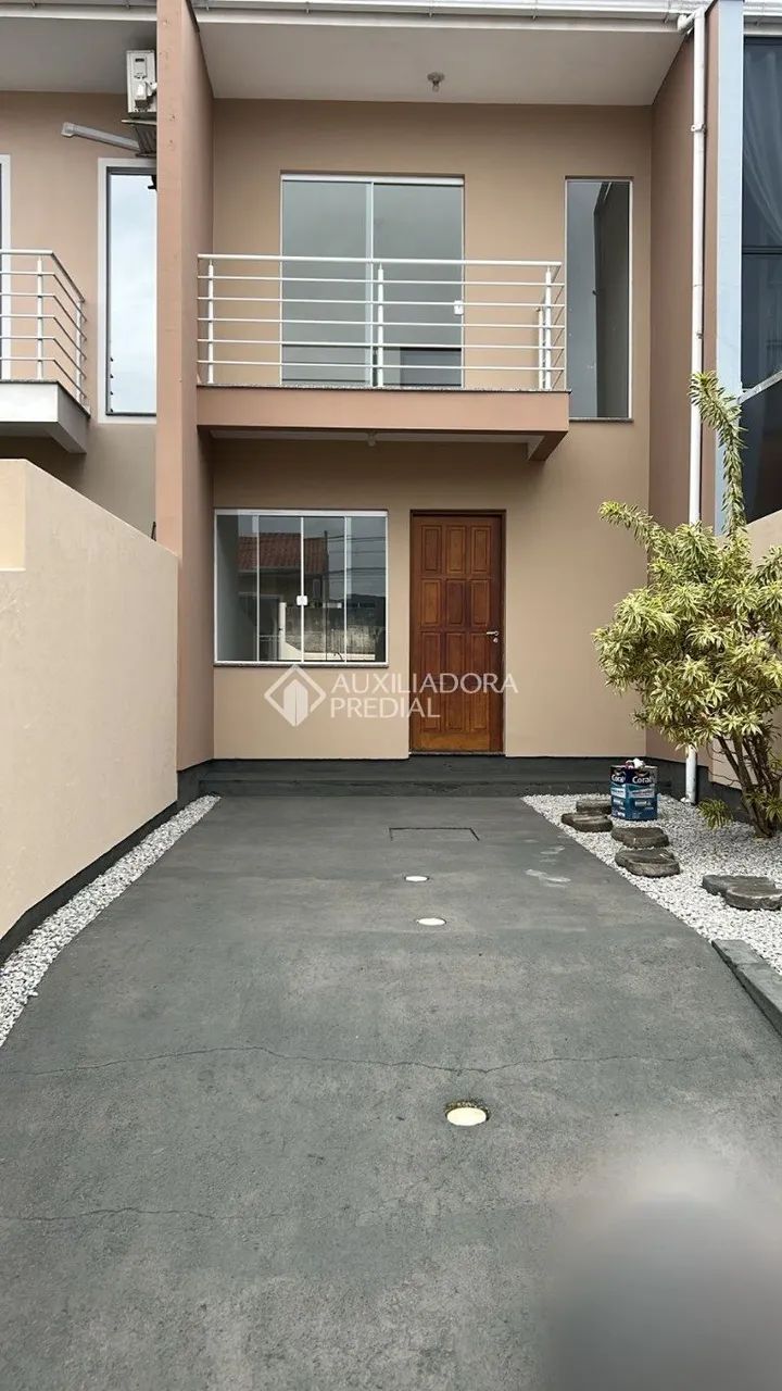 Auxiliadora Predial aluga, Casa composta por 2 dormitórios em Forquilhas