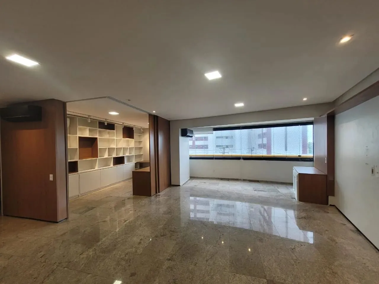 Vendo ou Alugo Apartamento no Ed. Calhau Residence