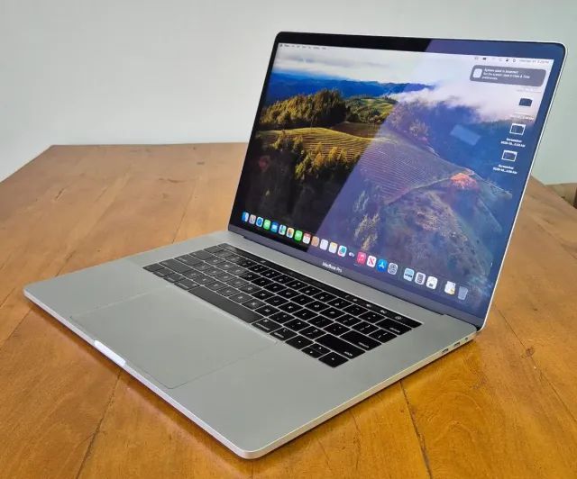 MACBOOK PRO 15 TOUCH BAR TELA RETINA + HUB USB-C - Notebooks