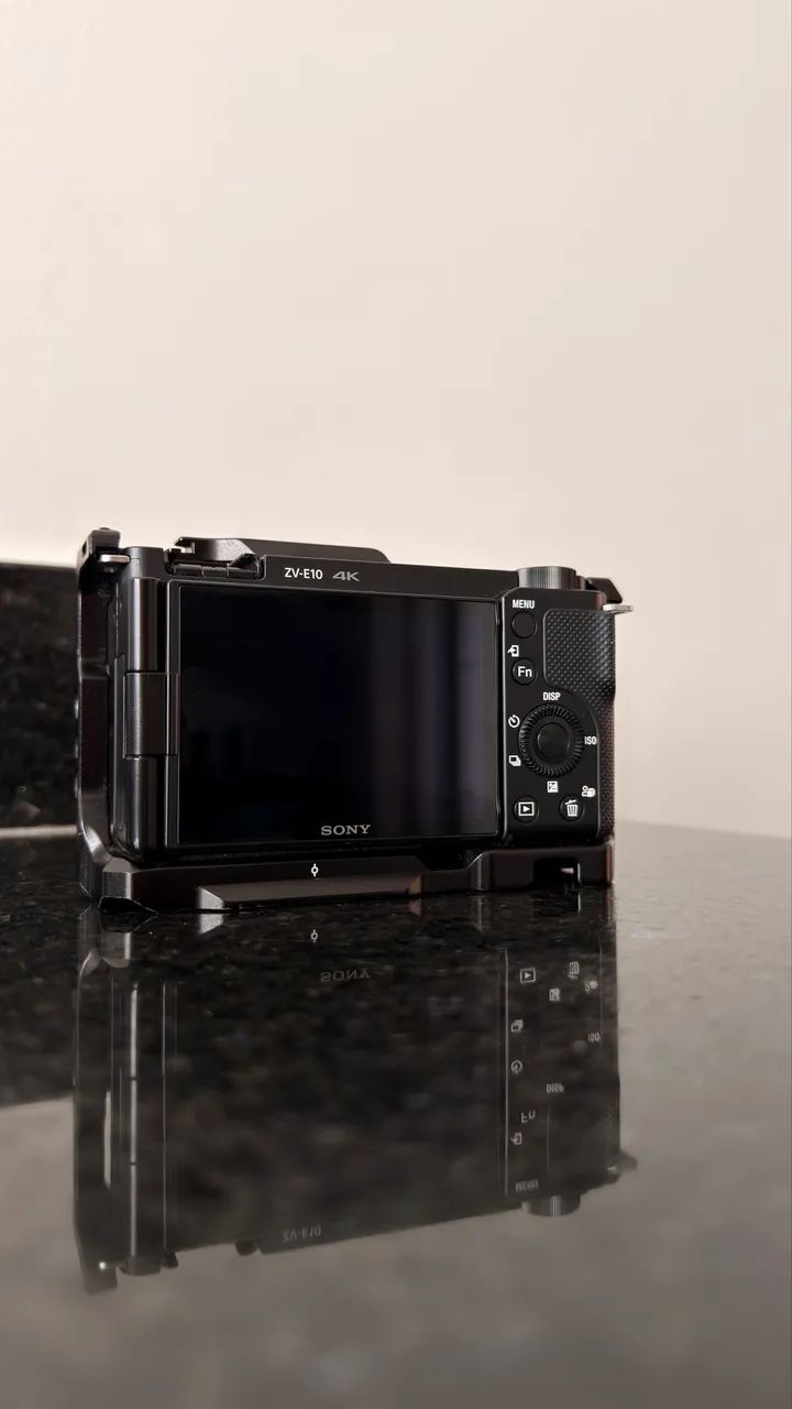 Sony ZVE-10 Semi-nova, com 4 BATERIAS e com CAGE - Foto 2
