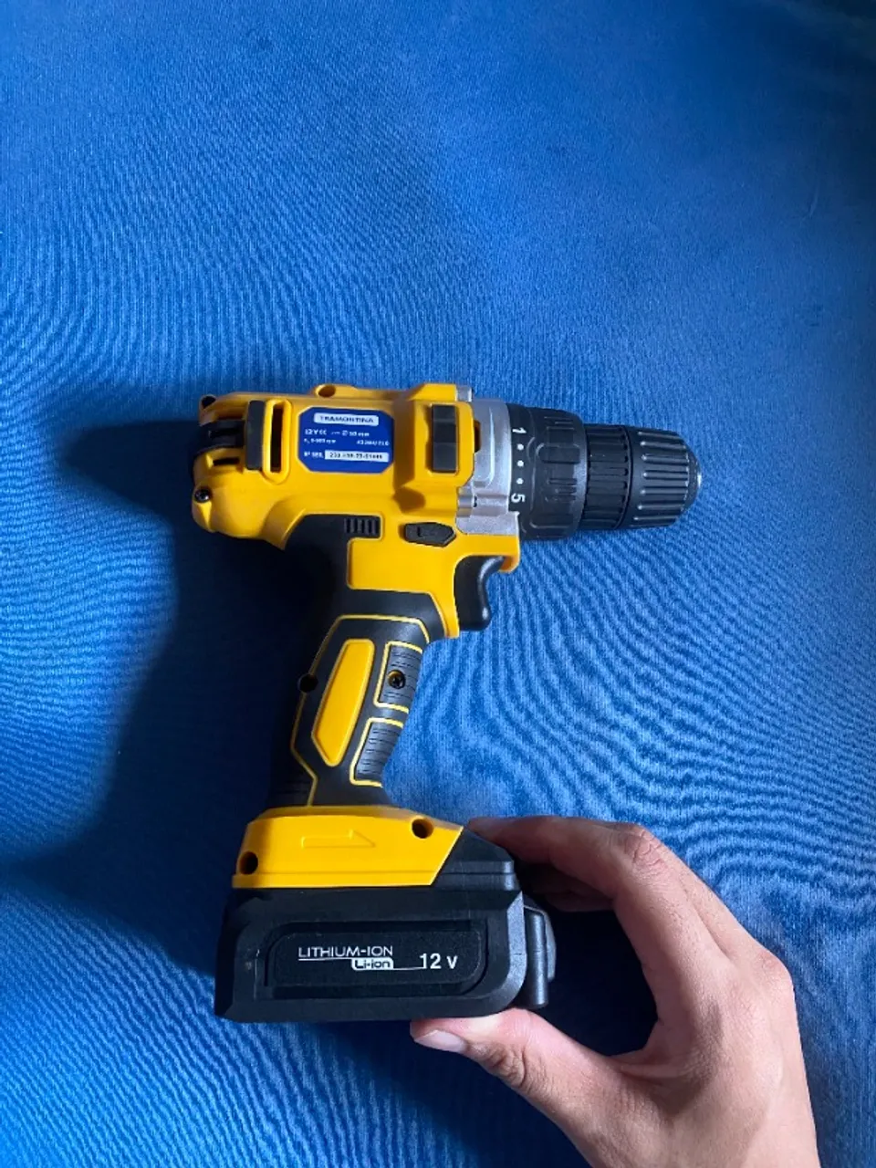 Vendo Parafusadeira/Furadeira Tramontina 12v a Bateria, nova-usada poucas vezes