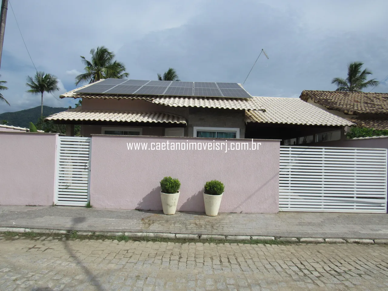 Linda Casa em Condomínio - Charmosa Demais!