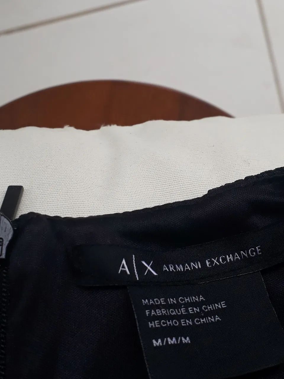 Blusa Armani Exchange M nova forrada zíper e  texturas diferentes - Foto 2